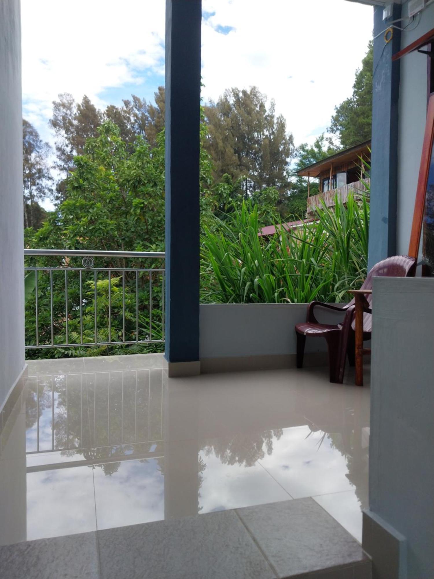Maruba Inn Tuktuk Siadong Bagian luar foto