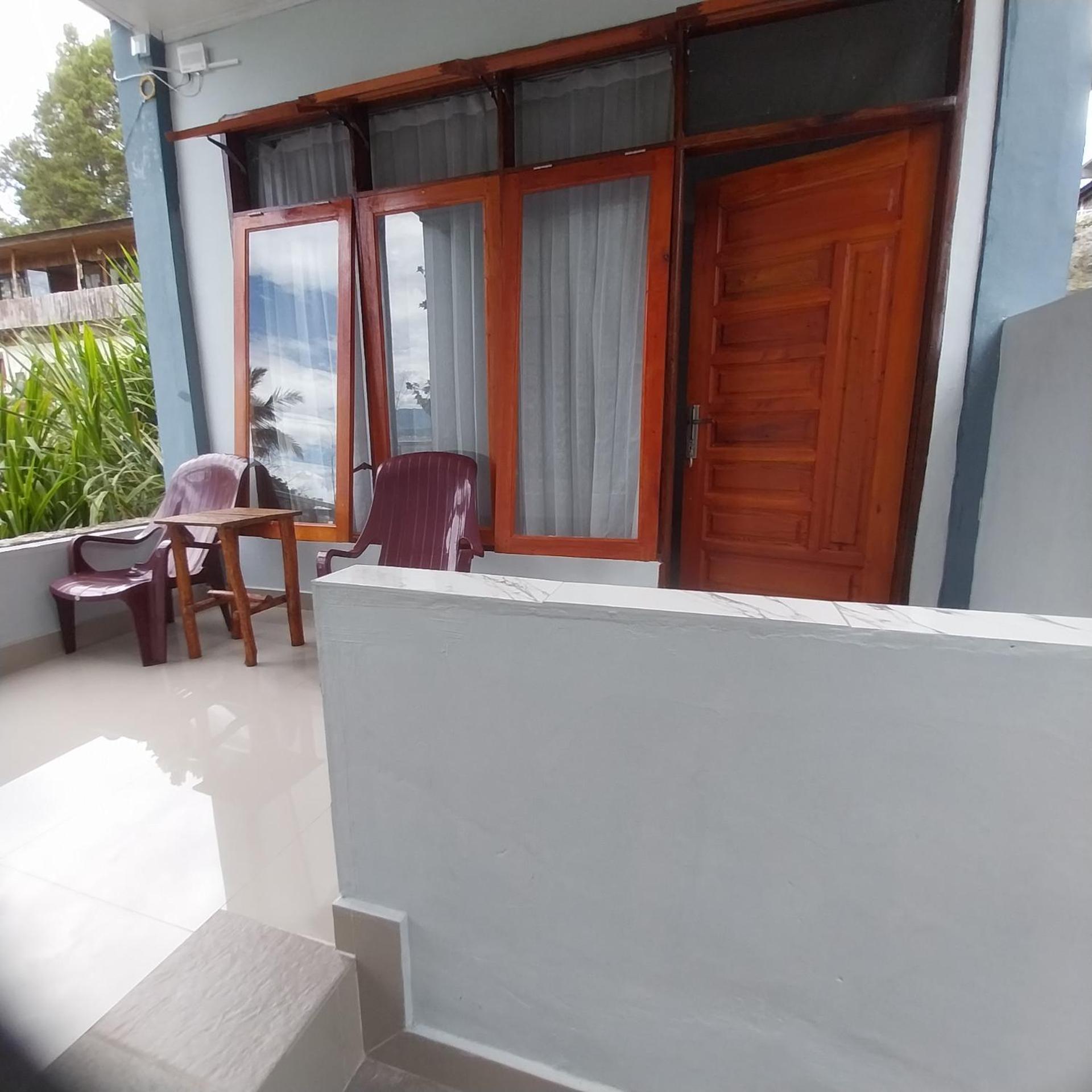 Maruba Inn Tuktuk Siadong Bagian luar foto