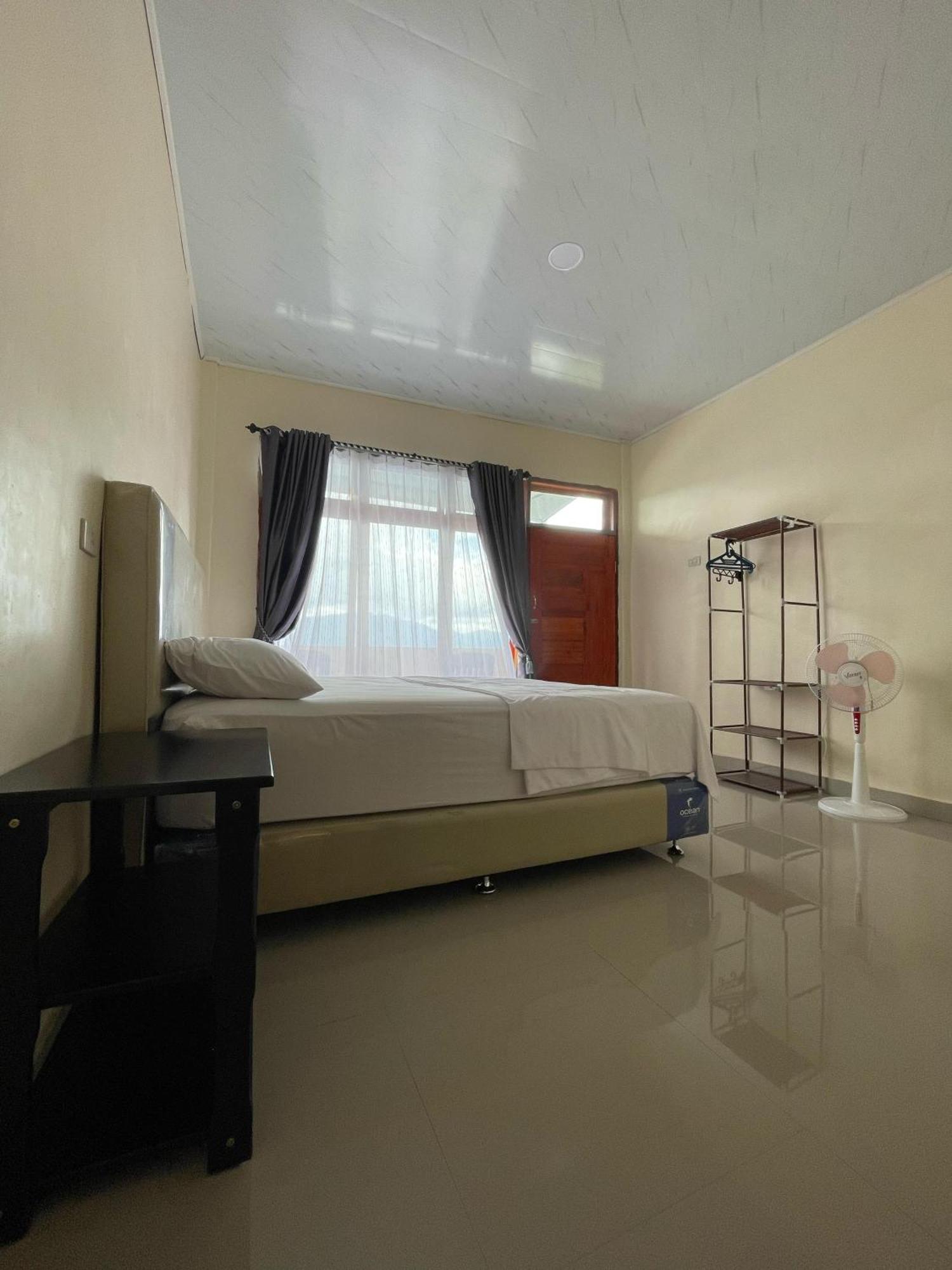 Maruba Inn Tuktuk Siadong Bagian luar foto